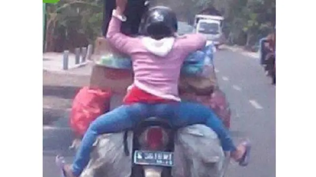 Foto Emak-Emak Naik Motor