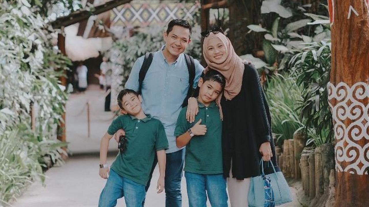 Alyssa Soebandono bersama suami dan anak-anaknya saat berkunjung ke Taman Safari Bali.<br>