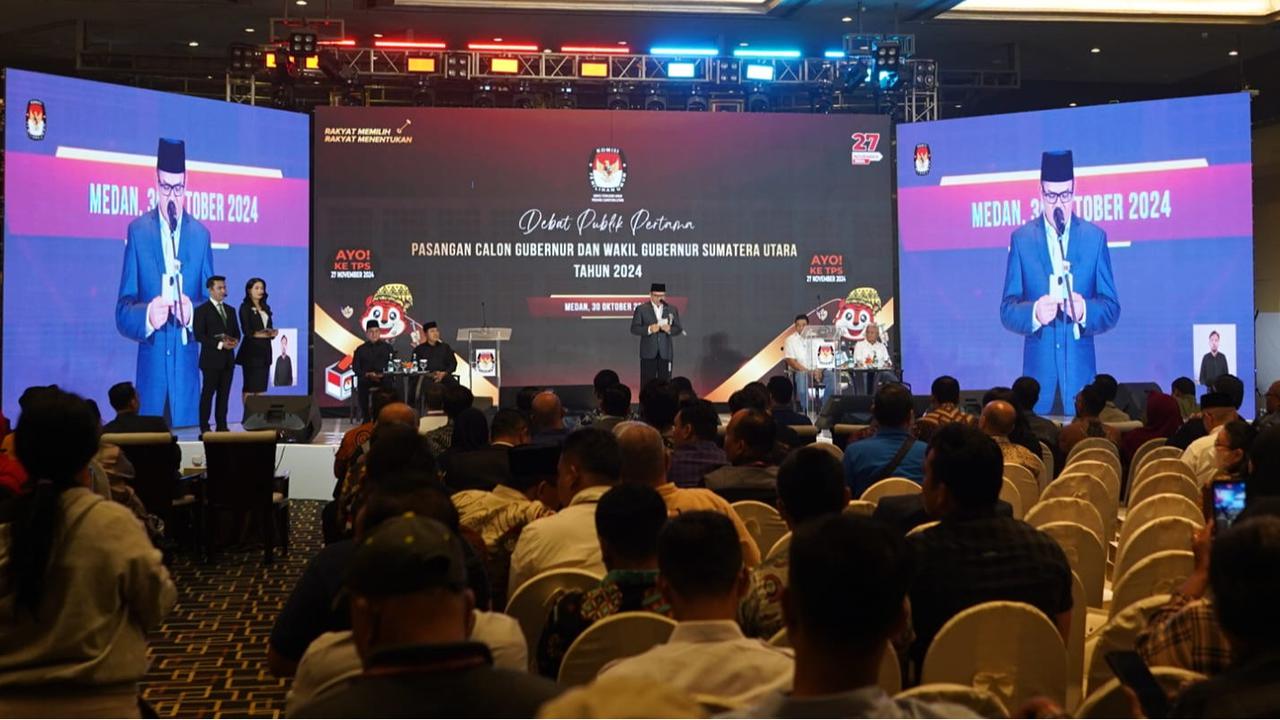 Debat Pilkada Sumut: Ketua KPU Disoraki Berkali-Kali, Salah Sebut Partai Polisi sampai Sambutan Kelamaan