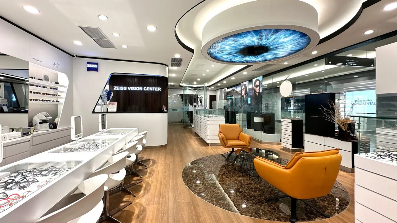 ZEISS Vision Center di Plaza Indonesia, Jakarta, yang menjadi salah satu dari enam pusat layanan ZEISS Vision Center di Indonesia. (Dok Optik Tunggal)