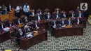 Pertama adalah pasangan AMIN dan Ganjar-Mahfud selaku pihak pemohon. Kemudian KPU selaku pihak termohon, dan Prabowo-Gibran selaku pihak terkait. (Liputan6.com/Angga Yuniar)