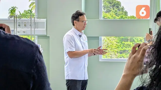 Menteri Kesehatan Republik Indonesia (Menkes RI) Budi Gunadi Sadikin meninjau RSUD