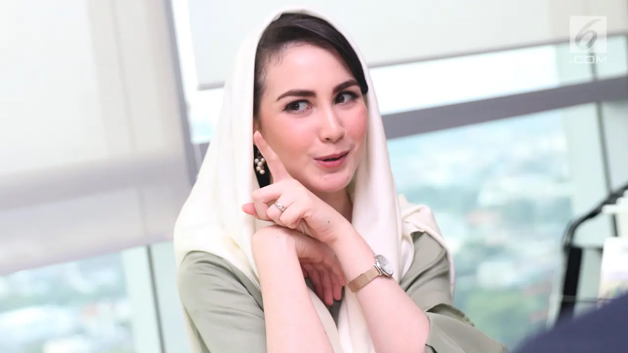 Istri Cawagub Jawa Timur Emil Elistyanto Dardak, Arumi Bachsin