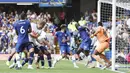 Hasil seri itu membuat kedua tim sama-sama mengumpulkan empat poin. Namun, Tottenham berada di peringkat ke-4 klasemen sementara, sedangkan Chelsea berada di peringkat ke-7. (AP/Ian Walton)