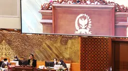 Ketua DPR RI Puan Maharani berpidato dalam Paripurna ke-20, Masa Sidang IV Tahun 2021-2022 di Nusantara II, Kompleks Parlemen, Senayan, Jakarta, Kamis (14/4/2022). Paripurna akan memasuki masa reses Masa Persidangan mulai tanggal 15 April sampai 16 Mei 2022. (Liputan6.com/Angga Yuniar)