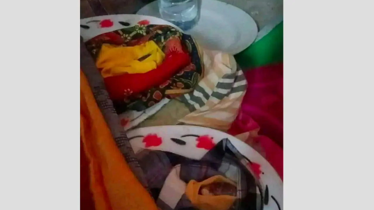 Dua buah batu yang dialhirkan oleh Harmi (Fauzan/Liputan6.com)