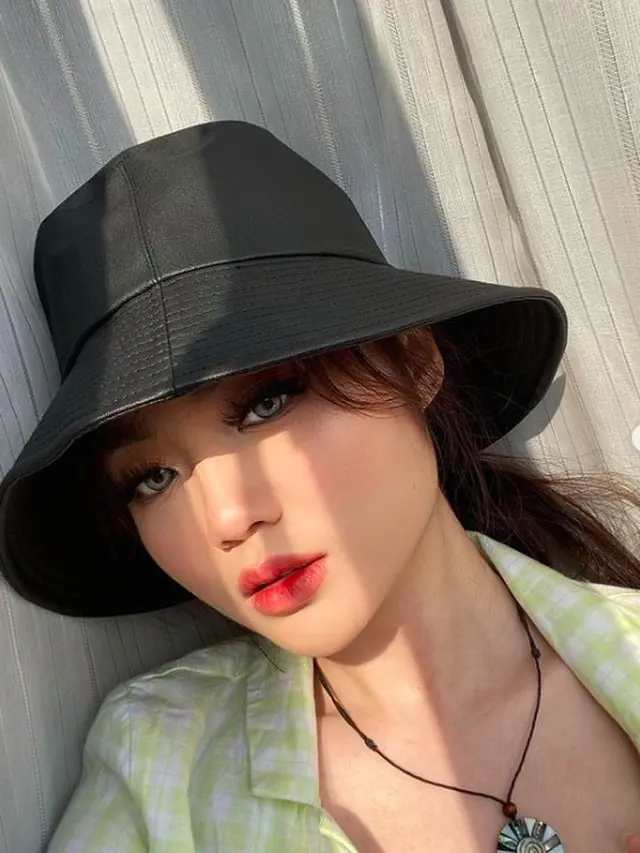 7 Potret Vanessa Khong yang Sedang Jadi Sorotan