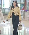Gaya memesona Nafa Urbach menjadi anggota DPR terlihat begitu nyata. Tampilan statement-nya terlihat melalui blazer yang digunakannya. [Foto: Instagram/ Nafa Urbach]
