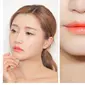 Sentuhan gradasi ombre lips membuat bibir tampil lebih atraktif.