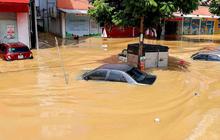 FOTO: Topan Matmo Luluhlantakkan Vietnam Utara, Banjir Terburuk dalam 60 Tahun