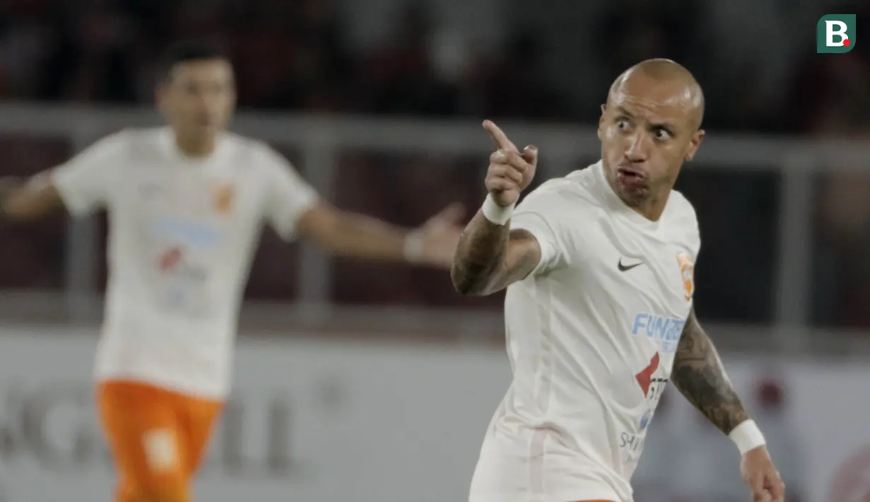 Pemain Borneo FC, Julian Faubert, saat pertandingan melawan Persija Jakarta pada laga Liga 1 di SUGBK, Jakarta, Sabtu (14/4/2018). Persija menang 2-0 atas Borneo FC. (Bola.com/M Iqbal Ichsan)