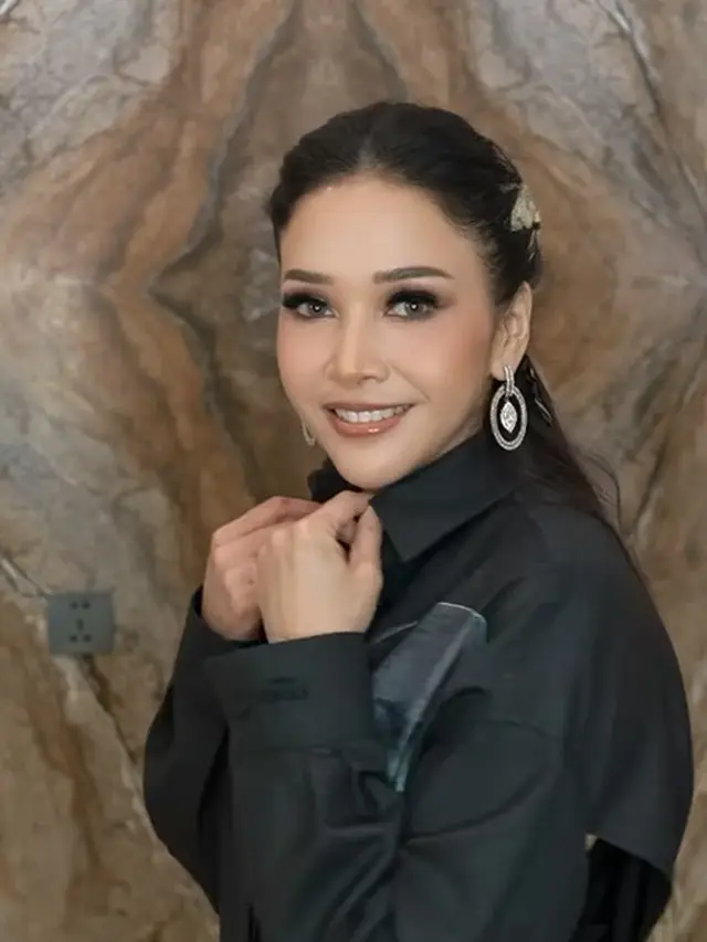 Koleksi Anting Maia Estianty