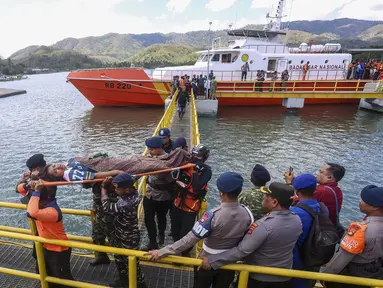 Tim SAR Gabungan Selamatkan Ratusan Penumpang KMP Putri Yasmin di Selat Lombok