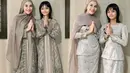 Ayu Ting-Ting dan Bilqis kenakan dua set baju Lebaran sekaligus. Sholat Ied mereka kenakan kebaya kurung dan rok panjang. Kemudian berganti jadi kaftan dress dan outer print [@ayutingting92]