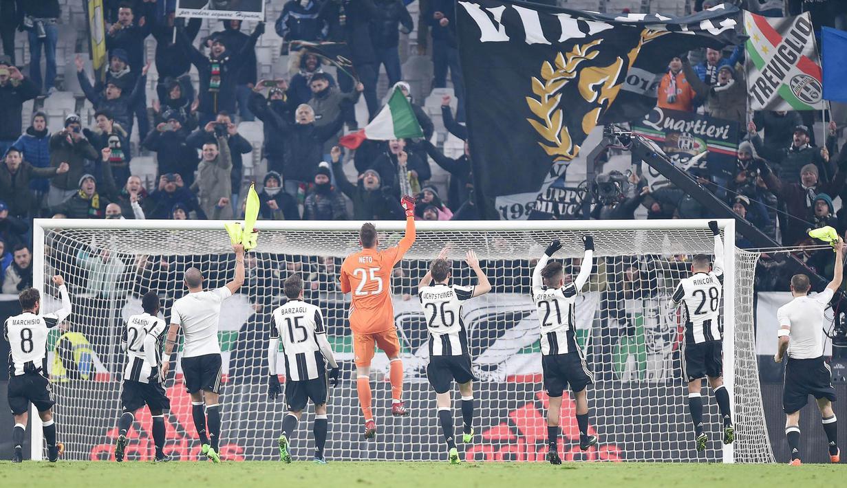 Para  Juventus merayakan kemenangan atas Bologa pada lanjutan Serie A di Juventus Stadium, Turin, (8/1/2017). Juventus menang 3-0. (EPA/Di Marco)