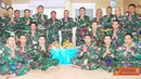 Citizen6, Lebanon: Sebelum persembahyangan dimulai, para prajurit TNI melantunkan Tri Sandya mengiringi persembahan sesajen. (Pengirim: Badarudin Bakri)