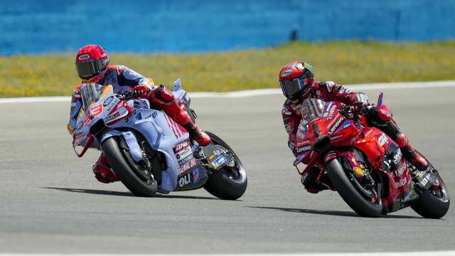 Foto: Panasnya Duel Francesco Bagnaia vs Marc Marquez di MotoGP Spanyol 2024