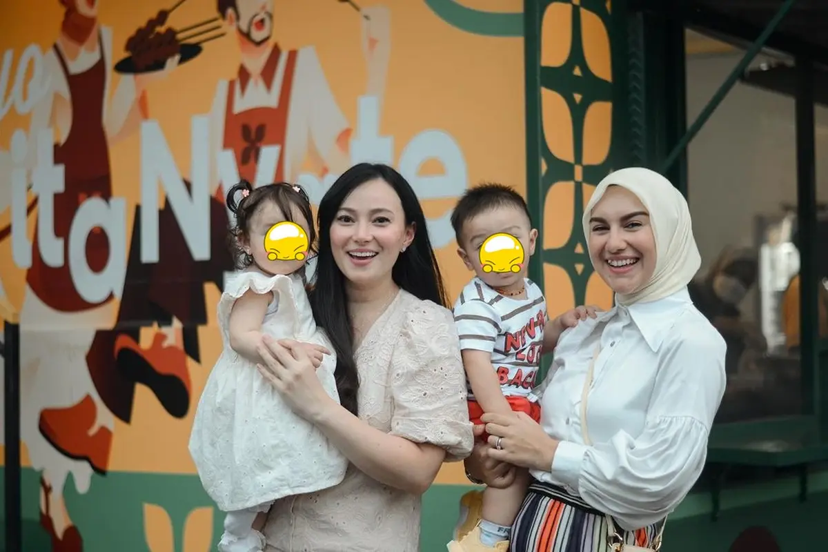 Bersahabat, Ini 6 Potret Kebersamaan Irish Bella dan Asmirandah Saat Momong Anak