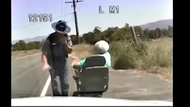 Nenek Ini 'Berkelana' 10 Kilometer Dengan Kursi Roda