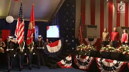 Parade pasukan pembawa bendera saat Perayaan HUT ke-241 Amerika Serikat di kediaman Dubes AS, Jakarta, Kamis (27/7). Perayaan mengangkat tema Strength in Diversity, Bhinneka Tunggal Ika and E Pluribus Unum. (Liputan6.com/Angga Yuniar)