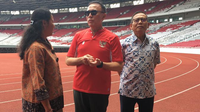 Ketua umum PSSI, Mochamad Iriawan, melakukan inspeksi ke Stadion Utama Gelora Bung Karno (SUGBK), Jakarta, Jumat (6/3/2020). Inspeksi tersebut untuk mengecek kesiapan SUGBK menjadi venue Piala Dunia U-20 2021. (Bola.com/Benediktus Gerendo Pradigdo)