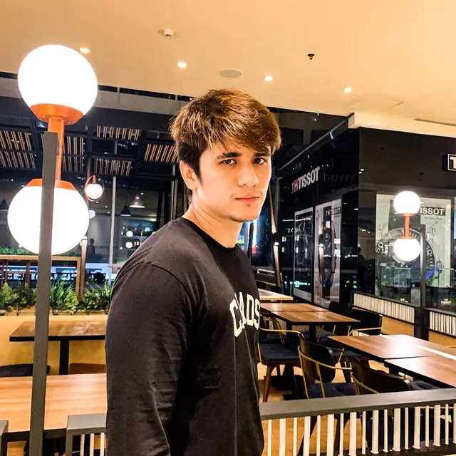 6 Potret James Thomas Smith, Pemeran Axel dalam Sinetron Anak Band