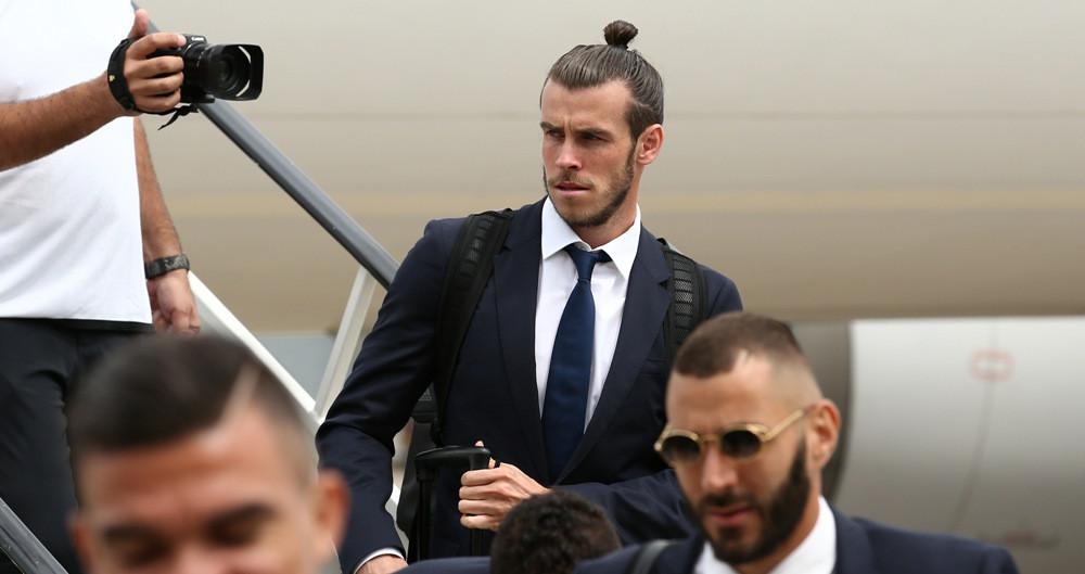 Para pemain Real Madrid saat tiba di bandara Cardiff, Jumat (2/6/2017). (Daily Mail). 