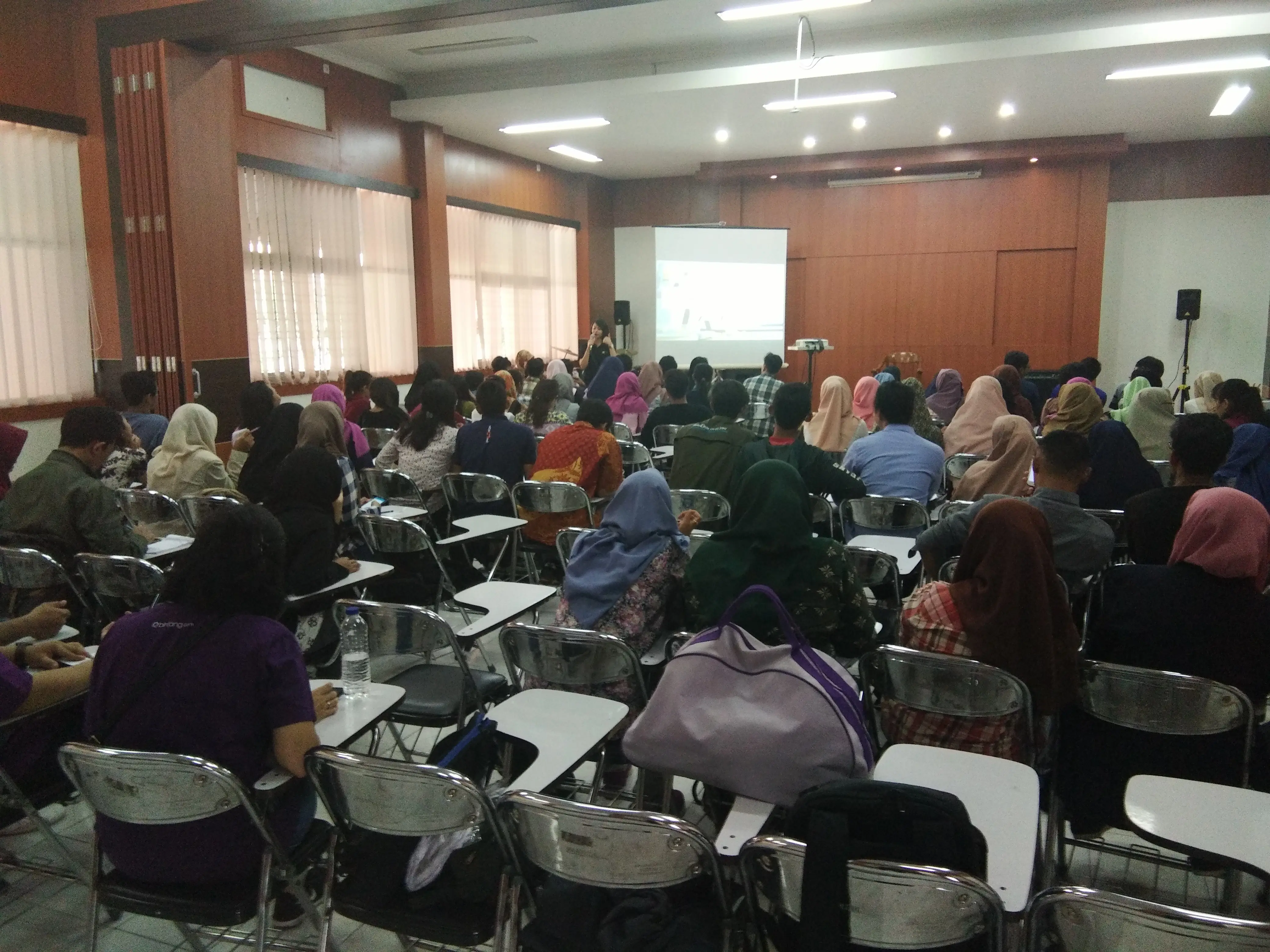 Suasana kelas yang diselenggarakan dalam bagian dari acara Emtek Goes to Campus di Universitas Negeri Malang, Jawa Timur. (Teddy Kurniawan/Bintang.com)