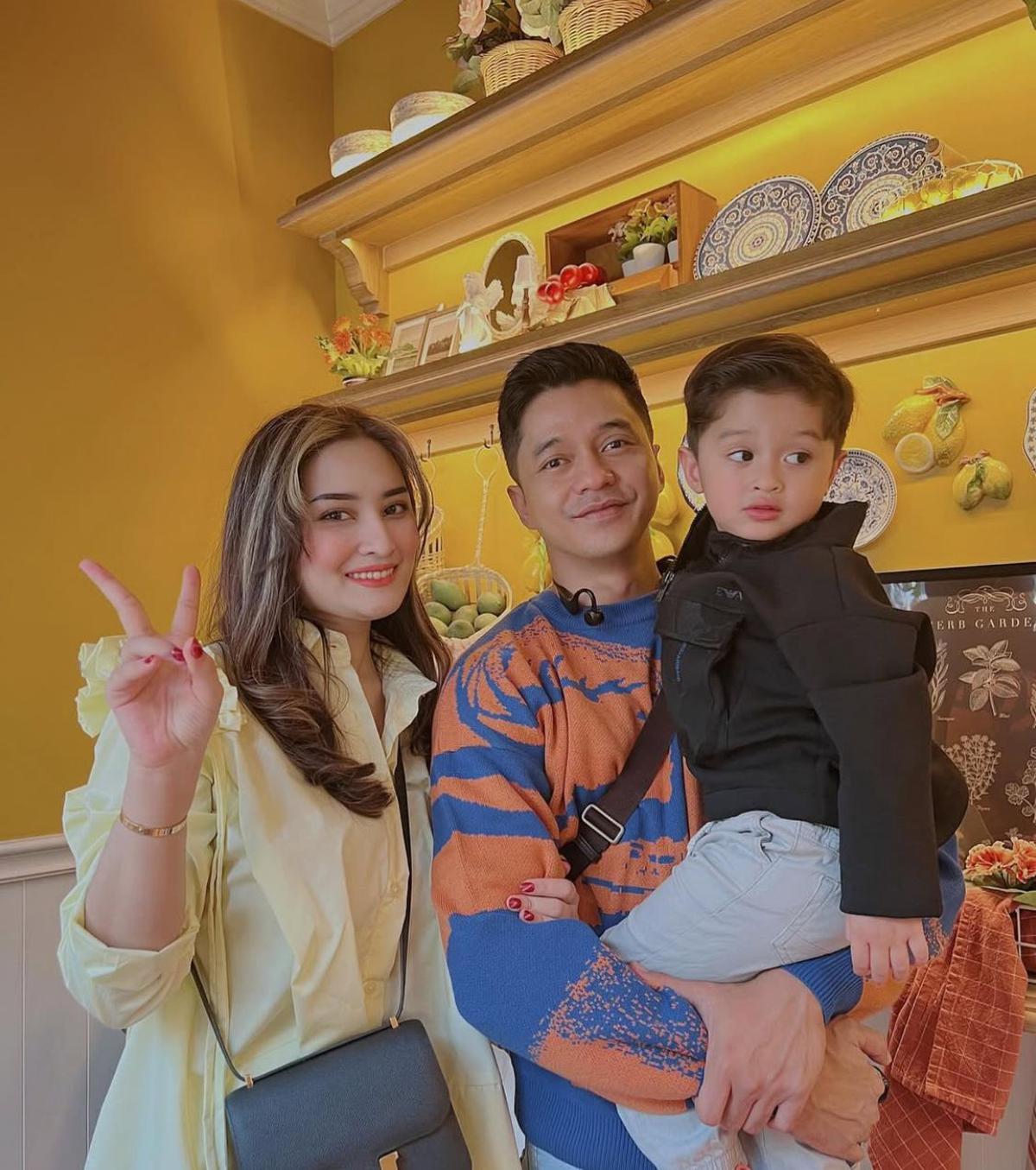 Langgeng dan Jauh dari Gosip, Begini Kehidupan Rumah Tangga Adly Fairuz dan Angbeen