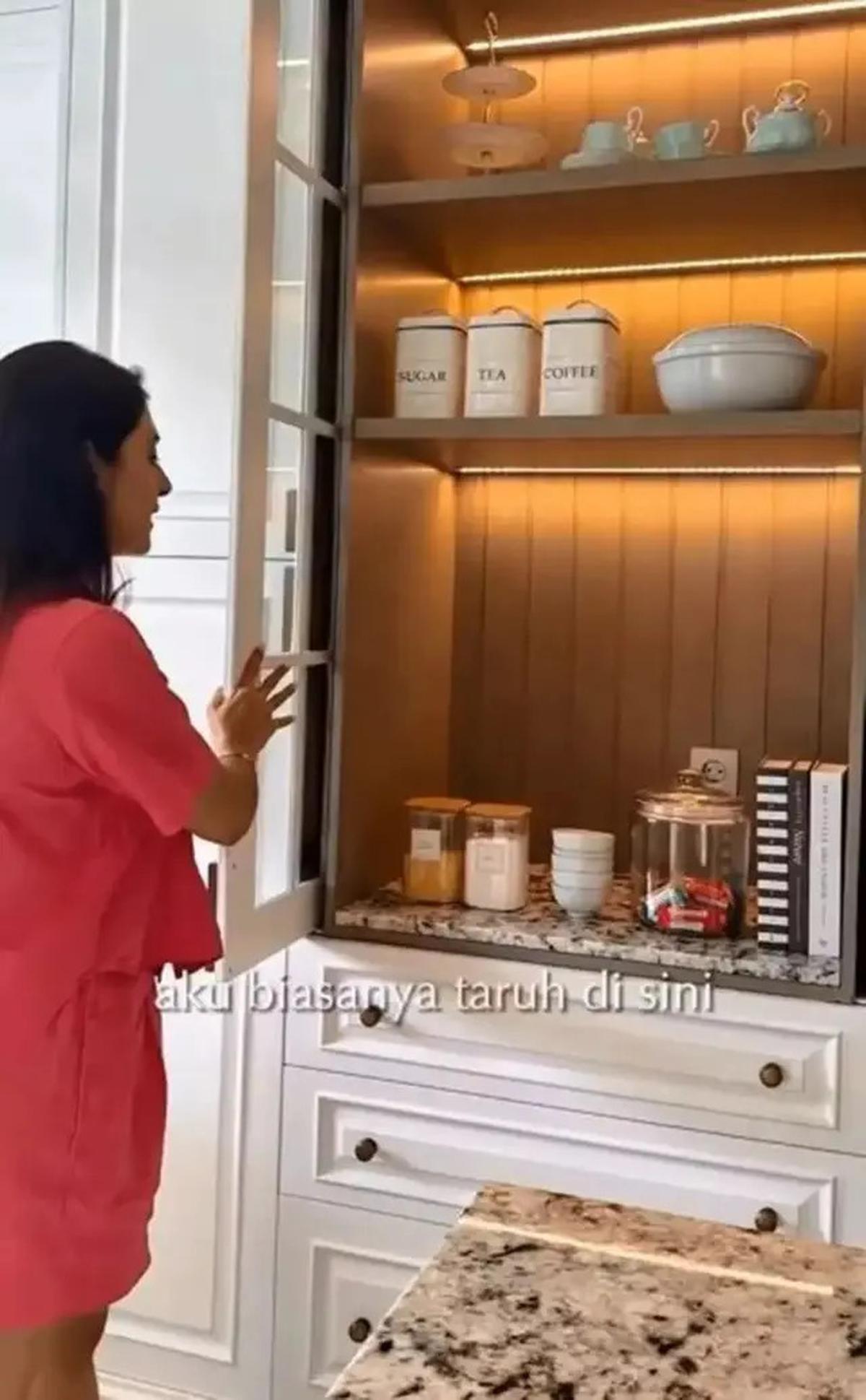 Potret Rumah Nabila Syakieb Bergaya American Classic dengan Dapur Mewah