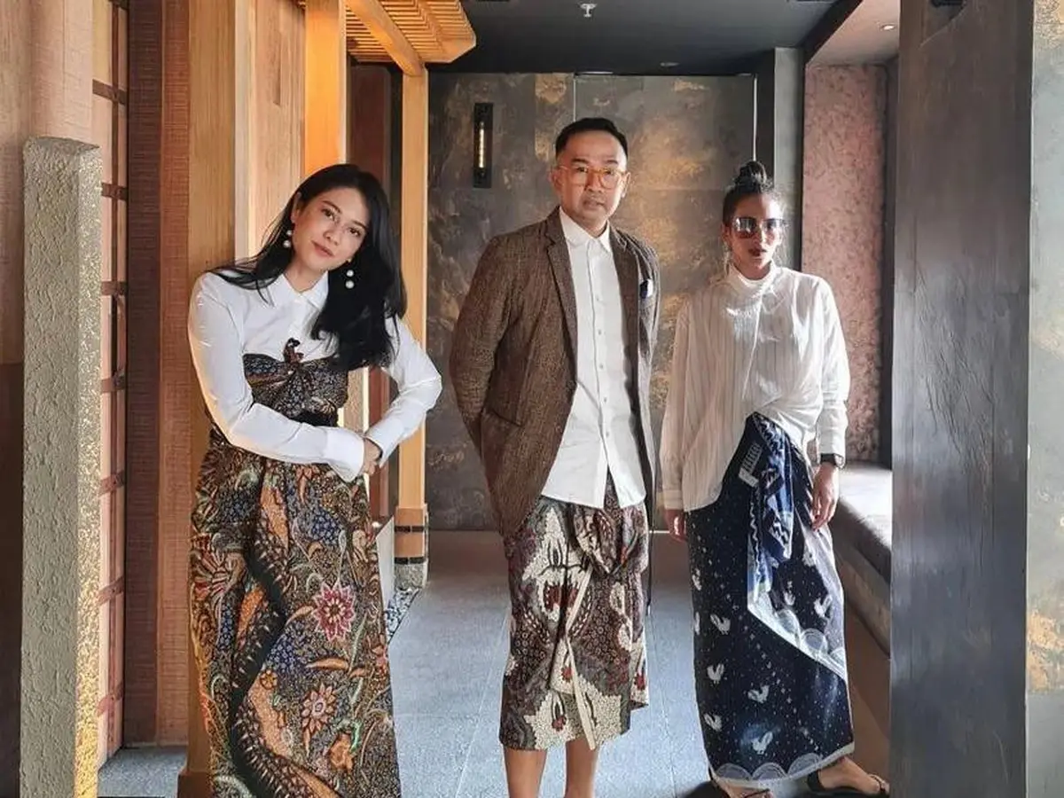 3 Inspirasi Padu Padan Outfit di Hari Batik Nasional Lifestyle Liputan6