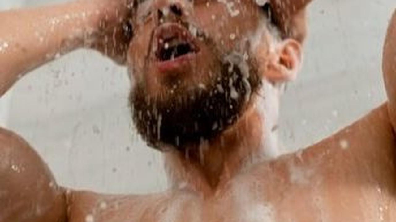 3. Mandi Air Hangat Sebelum Tidur