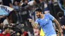 Gelandang Lazio Luis Alberto merayakan gol yang dicetaknya ke gawang Inter Milan pada pekan ketiga Serie A 2022/2023 di Stadio Olimpico, Roma, Sabtu (27/8/2022) dini hari WIB. Lazio mampu memberikan kekalahan perdana untuk Inter Milan usai menang 3-1. (Alfredo Falcone/LaPresse via AP)