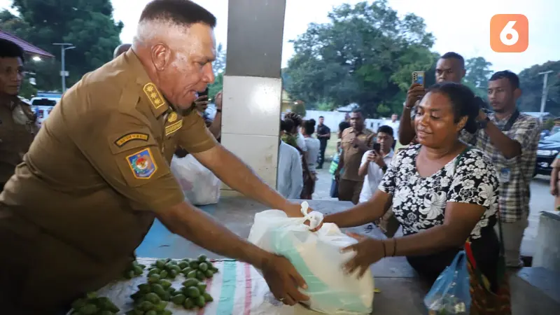 Penjabat Gubernur Papua Barat Komjen Pol. (Purn) Paulus Waterpauw