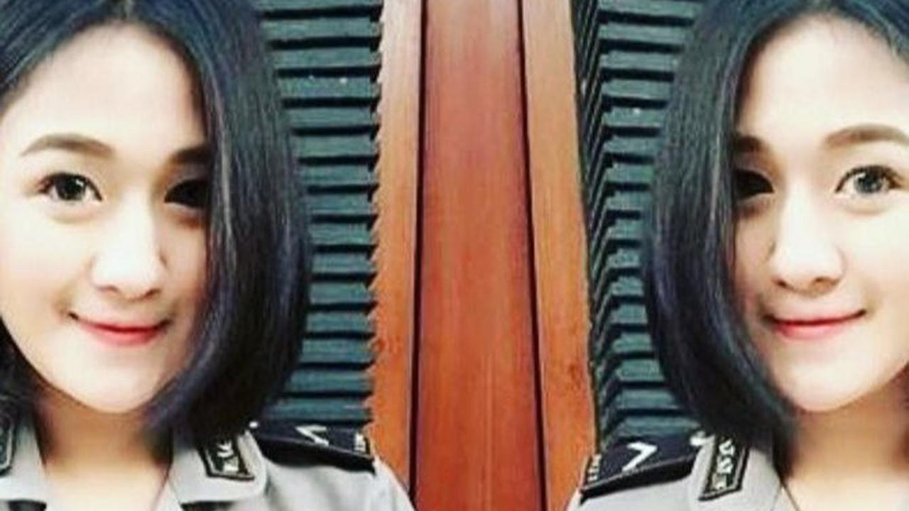 7. Muthia Syahra, seorang polwan cantik yang berpangkat Briptu, adalah anak dari artis senior Yanti Yaseer.