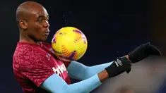 Dalam beberapa musim terakhir, West Ham United menjelma menjadi tim kuda hitam di Liga Inggris. Komposisi pemain yang tepat menjadi senjata ampuh pasukan besutan David Moyes yang kerap merepotkan tim-tim elite Premier League. Demi meningkatkan performa The Hammers, manajemen klub mendatangkan beberapa pemain berkualitas di bursa transfer musim panas 2022/2023, termasuk pemain Italia, Gianluca Scamacca yang direkrut dari Sassuolo. Sebelumnya, West Ham juga sempat mendatangkan beberapa pemain asal Italia. Berikut 5 pemain asal Italia terakhir yang pernah didatangkan West Ham United. (AFP/Pool/Catherine Ivill)