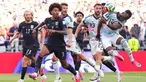 Pemain Belgia Dodi Lukebakio menyundul bola di samping pemain Amerika Serikat  Chris Richards selama pertandingan sepak bola babak 16 besar Piala Dunia di Seattle, Senin, 6 Juli 2026. (AP Photo/Manu Fernandez)