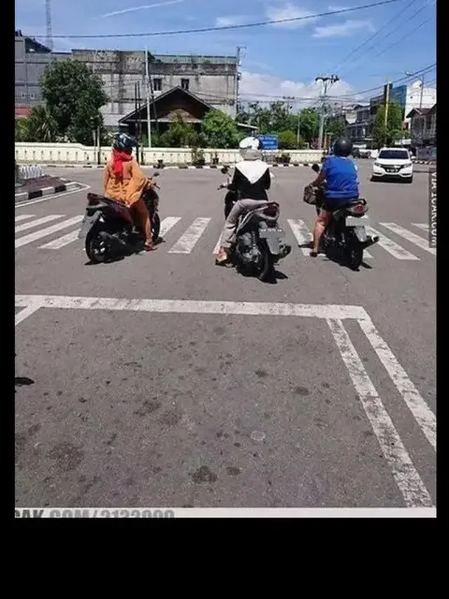 6 Potret Emak-Emak di Lampu Merah Bikin Tepuk Jidat, Penguasa Jalanan Beraksi