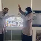 Tim laboratorium BSPJI Palembang saat menguji salah satu produk industri di Indonesia (Liputan6.com / Nefri Inge)