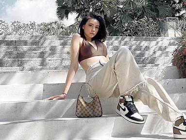 Nama Tamara Dai sudah populer sebelum kabar kedekatannya dengan Wijin mulai diperbincangkan netizen. Model dan desainer ini pernah hadir dalam podcast Dedy Corbuzier pada Juli 2021 kemarin. Selain jadi model ia pun seorang pengusaha di bidang fashion. (Liputan6.com/IG/@tamaradai)