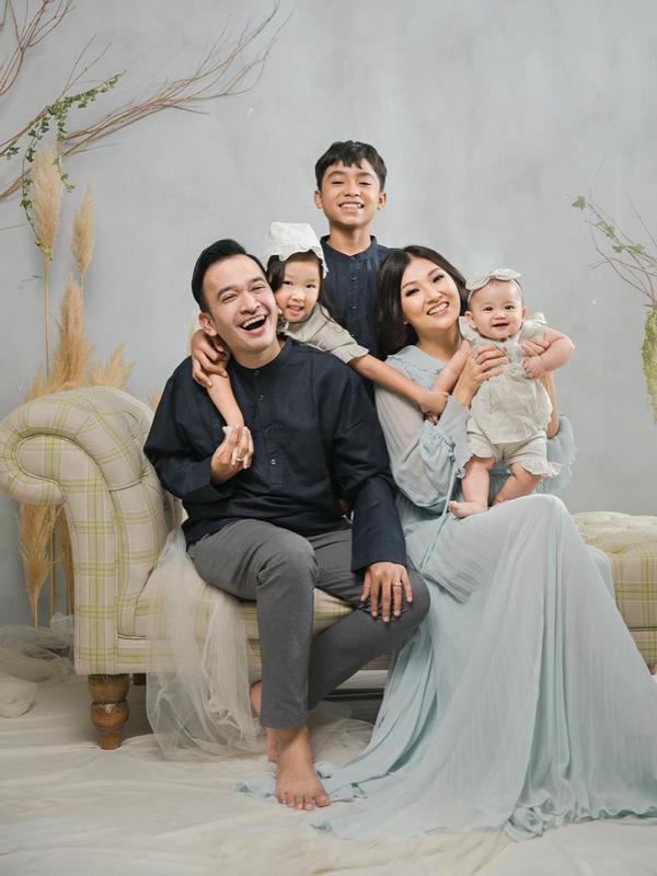 Ruben Onsu dan keluarga. (Foto: Instagram @ruben_onsu)