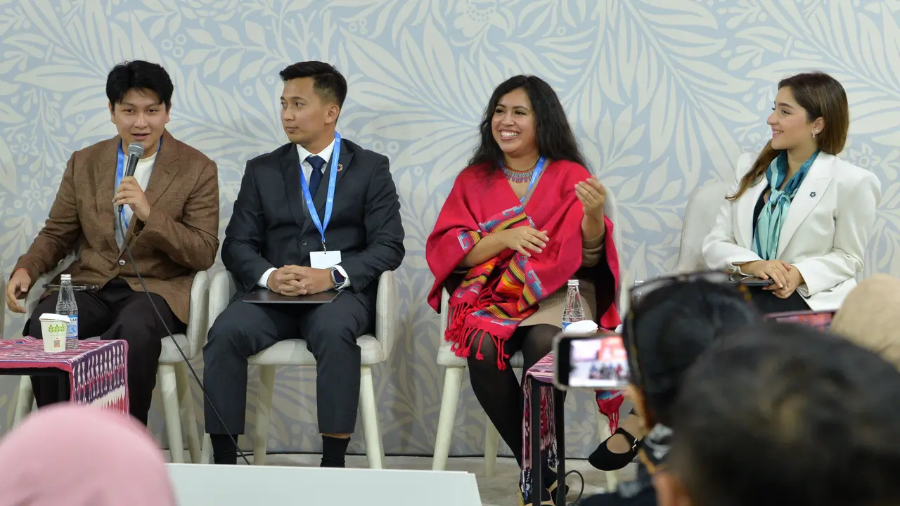 Generasi Muda Indonesia Dukung Percepatan Transisi Energi di COP 29 Lewat Aksi Kolaboratif Desa Bumi dan SRE
