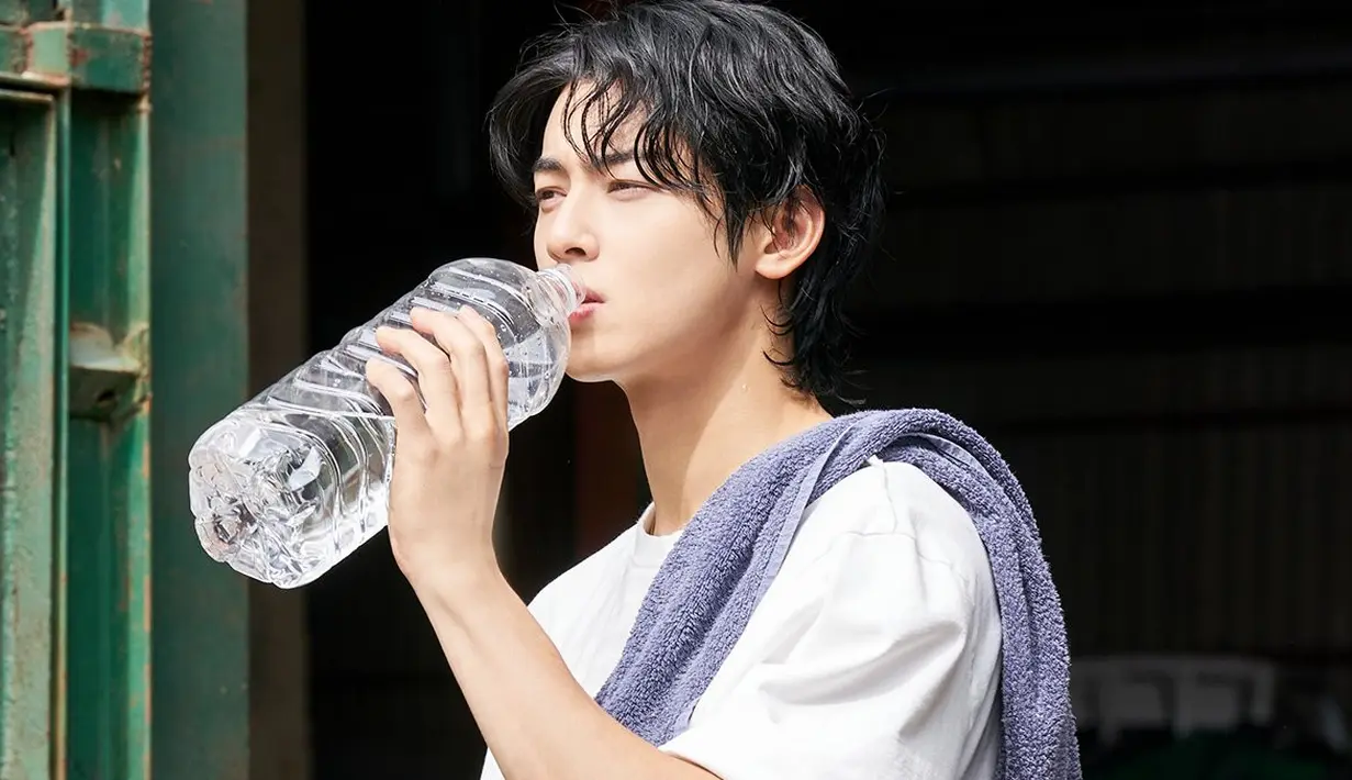 <p>Kwon Sun Yool tumbuh dalam keluarga kaya. Ia adalah seorang pemuda misterius yang secara pribadi memilih untuk menjalani kehidupan yang sulit. (Foto: MBC)</p>