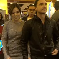 Kemesraan Raisa dan Hamish Daud di hadapan publik.