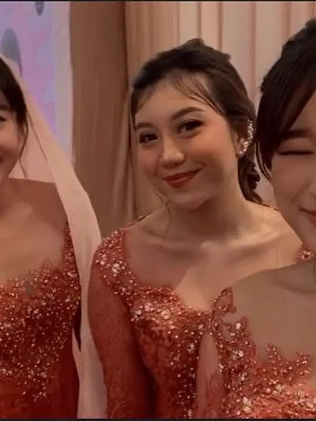 7 Potret Penampilan Bridesmaid di Lamaran Ria Ricis dan Teuku Ryan, Memesona