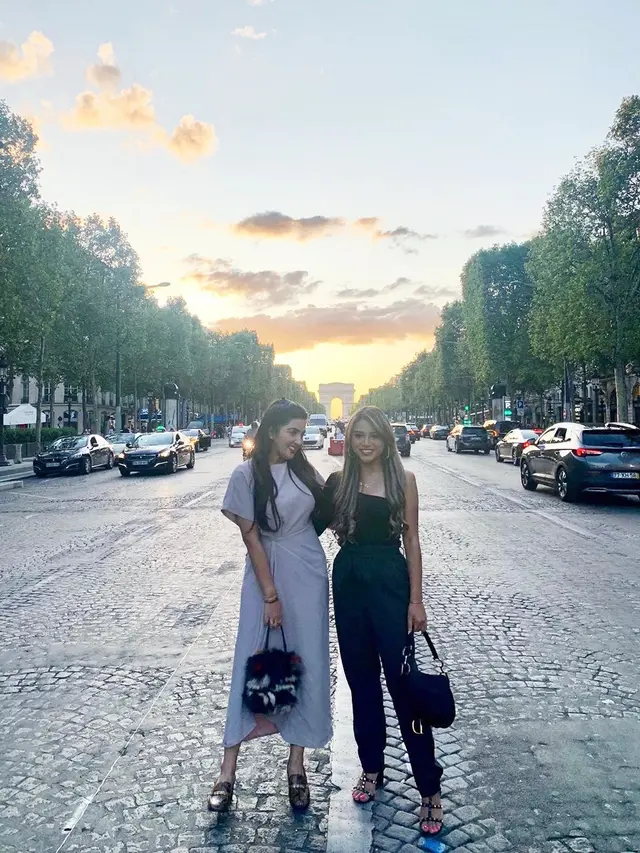 7 Potret Keseruan Ashanty, Olla Ramlan, Nindy Ayunda dan Ririn Ekawati Liburan di Paris