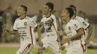 6. Fadil Sausu (Gelandang) - Kapten Bali United ini adalah seorang motivator di skuat Serdadu Tridatu. Aliran umpan akurat dan kemampunya mencetak gol harus menjadi catatan bagi Persija. (Bola.com/M Iqbal Ichsan)