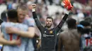 David De Gea. Kesuksesan menepis tendangan penalti Mark Noble di masa injury time menjadi penentu Manchester United merebut kemenangan 2-1 atas tuan rumah West Ham United, sekaligus meneruskan rekor tak terkalahkan Setan Merah di laga tandang dalam 29 laga di Liga Inggris. (AFP/Ian Kington)