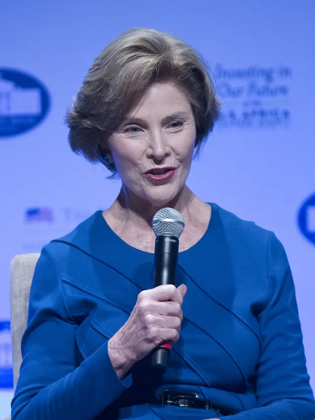 [Bintang] Laura Bush