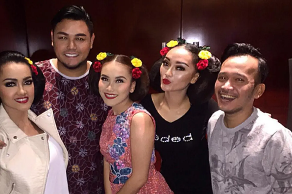 [Bintang] Ivan Gunawan - Ayu Ting Ting